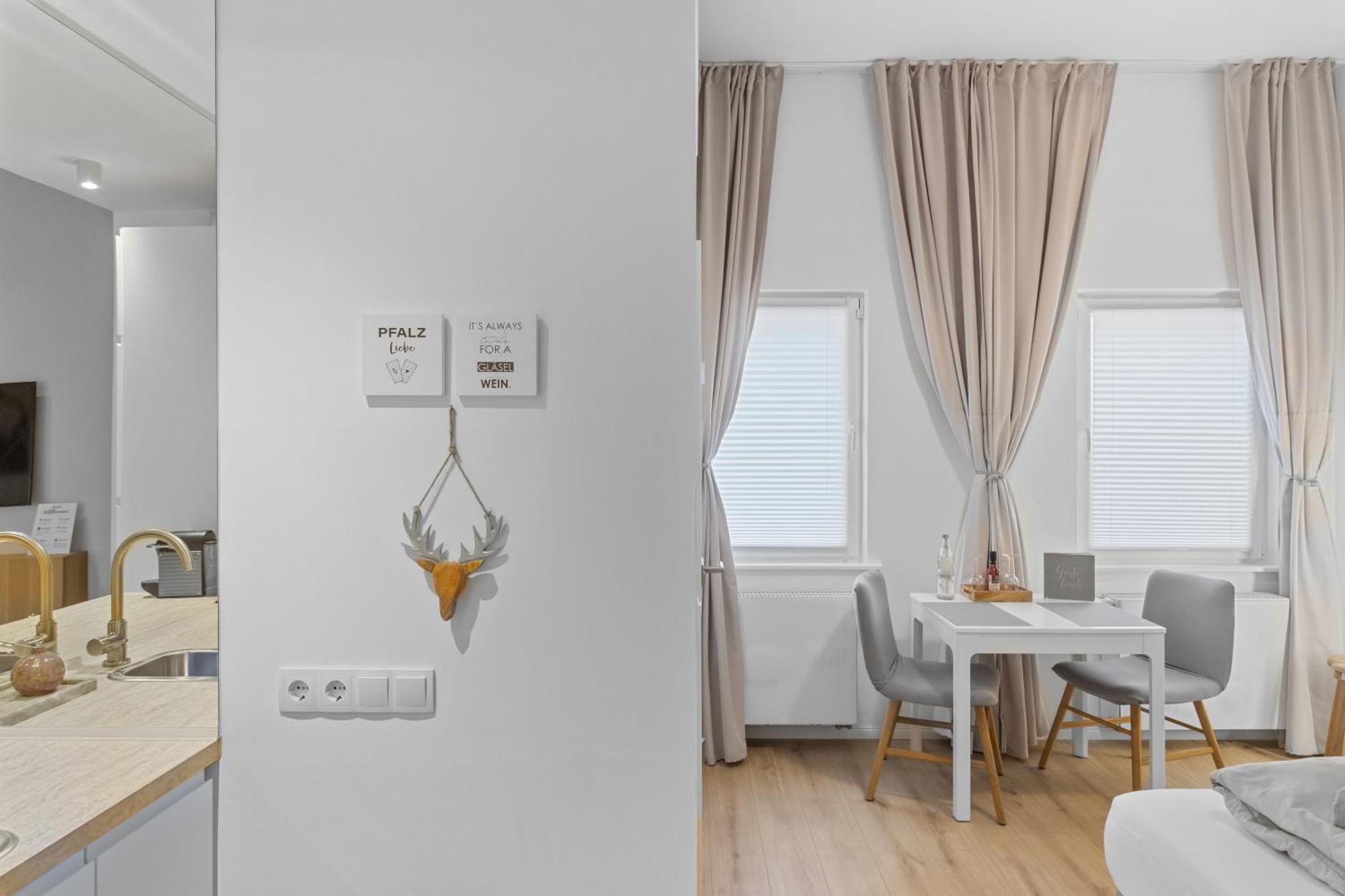 Winetime - Modern - Luxurioes - Direkt Im Zentrum - Stadtmitte Λαντάου Εξωτερικό φωτογραφία